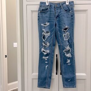 American Eagle‎ Tomgirl Jeans size 4. Button Fly Distressed Mid Rise Womens
